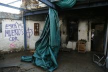 Schmierereien nach dem Brand im Ateneu: "CDR, ihr seid tot", Hakenkreuz und eine Zielscheibe